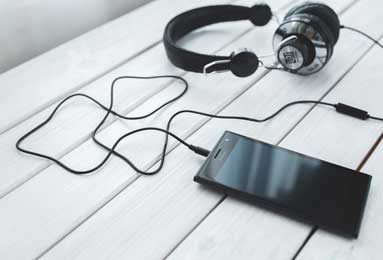 巴萨遭重创！拉菲尼亚伤缺至少5周，双线争冠前景蒙阴！